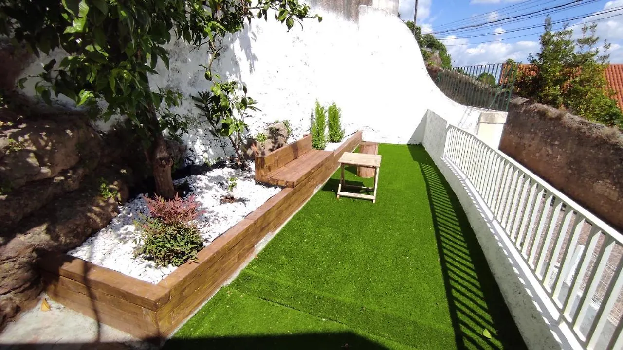 Lemon Tree House Coimbra - Courtyard Garden With City Views 0*,  Portogallo