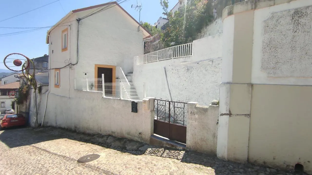 Appartamento Lemon Tree House Coimbra - Courtyard Garden With City Views
